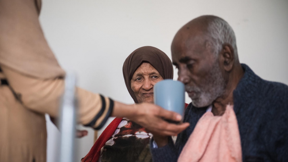 Fadumo Nour Zein, de 81 años, y su esposo Ali, de 85 años, huyeron de Mogadishu en 2008 y se convirtieron en refugiados en Siria. Tres años después, la guerra los desplazó nuevamente.