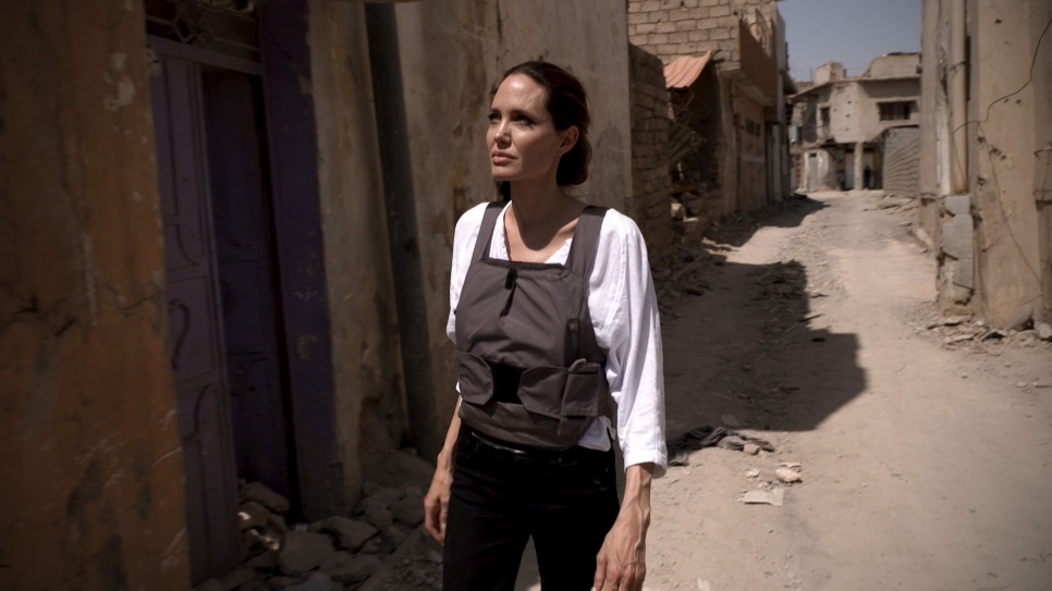 Irak: Angelina Jolie visita las familias retornadas en Mosul.