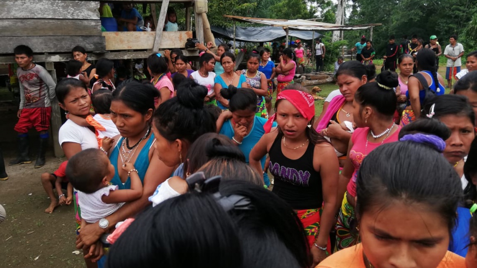 Más de 1.600 indígenas de las comunidades Wounnan y Embera se ven afectados por desplazamiento masivo y confinamiento en Juradó, Chocó, Colombia.