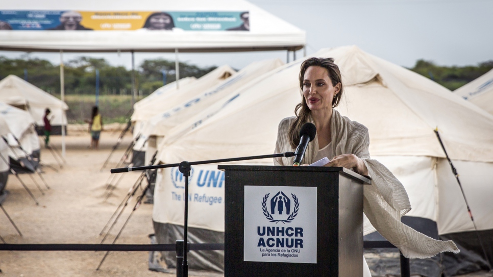 La Enviada Especial de ACNUR, Angelina Jolie, durante la conferencia de prensa en el Centro de Atención Integral en Maicao, Colombia, el 8 de junio de 2019.