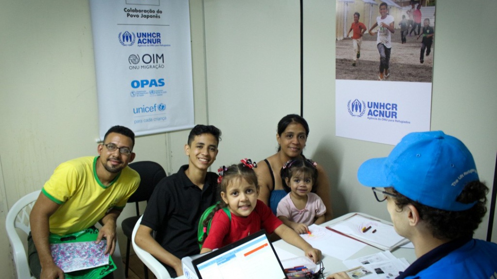 Francisco, Marier y sus hijos se desplazaron hasta Manaos y ahora se inscribieron en la base de datos de registro de ACNUR.