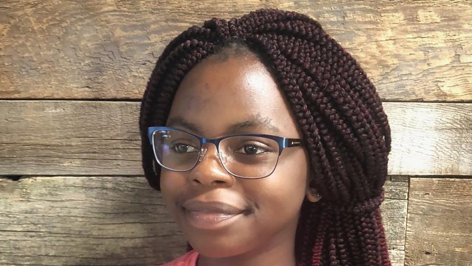 Zulufa, de 14 años, está en su primer año de secundaria. Le encanta leer novelas de aventuras y ficción. Ella quiere ser productora. "Todos tenemos historias diferentes". 