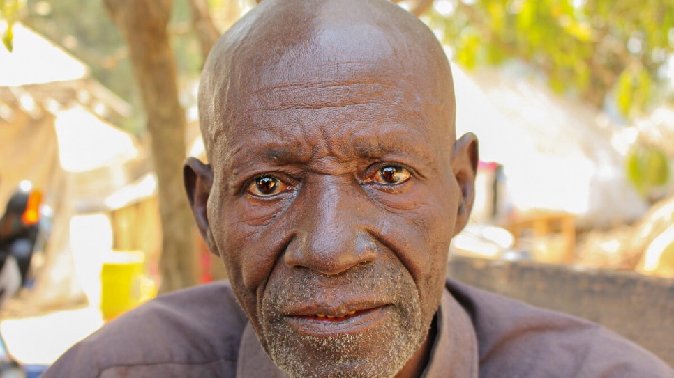El refugiado centroafricano Joseph, de 74 años, ha escapado de la violencia tres veces en su vida. Recientemente se refugió en la aldea de Ndu, en la República Democrática del Congo.