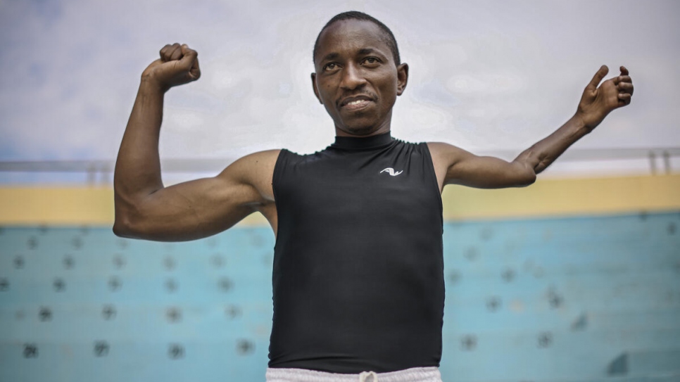 Cuando tenía seis años, Parfait perdió gran parte de su brazo izquierdo luego de una grave herida de bala durante un ataque a su ciudad natal en Burundi.