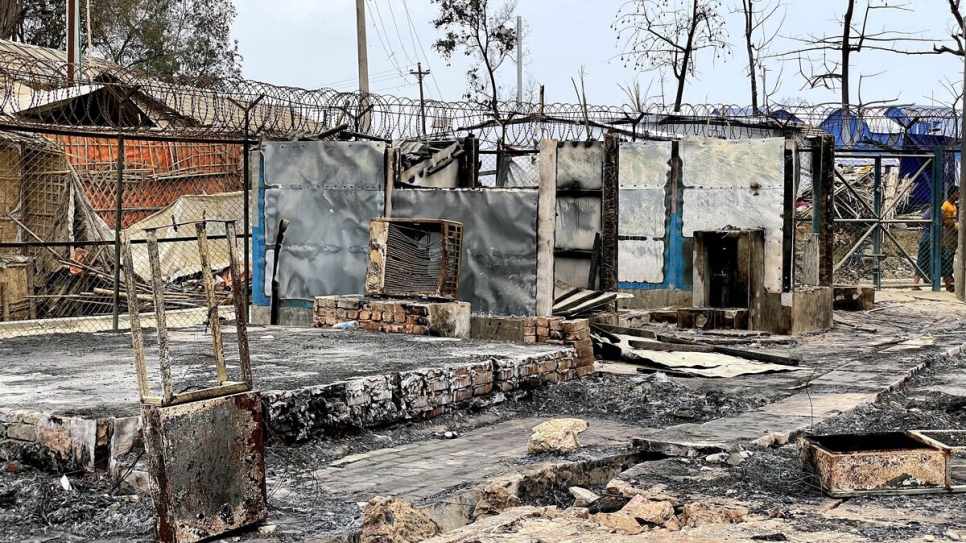 Un grave incendio que ocurrió en uno de los campamentos el pasado marzo, causó la muerte de once personas y destruyó 9.500 alojamientos.