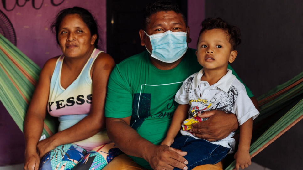 Marcelino y su familia lograron rentar su propio apartamento gracias a los ingresos que él obtiene ayudando a otras personas warao.