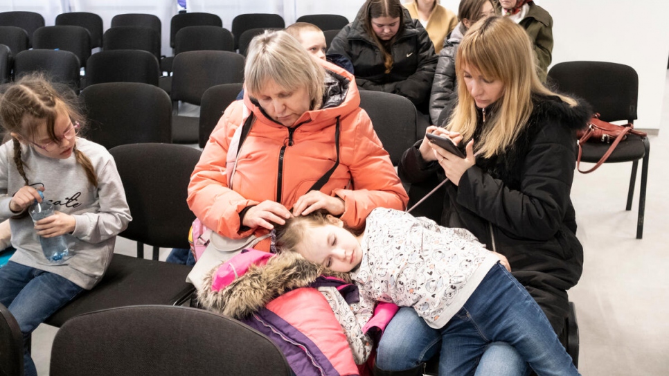 El programa ha llegado a más de 6.000 personas refugiadas desde que el centro abrió en Varsovia el 21 de marzo.