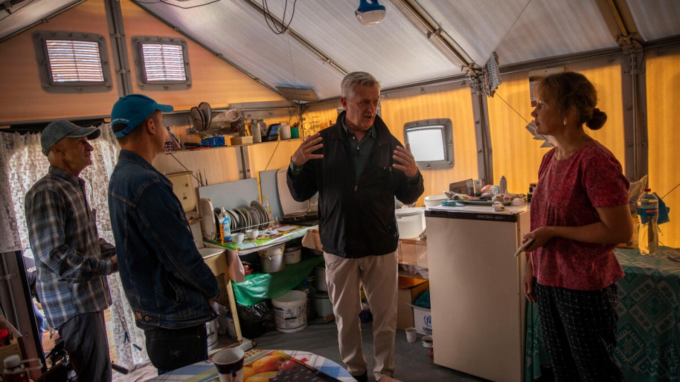 El 28 de julio, Filippo Grandi, Alto Comisionado de las Naciones Unidas para los Refugiados, se entrevistó con Oksana y Yurii en el alojamiento.