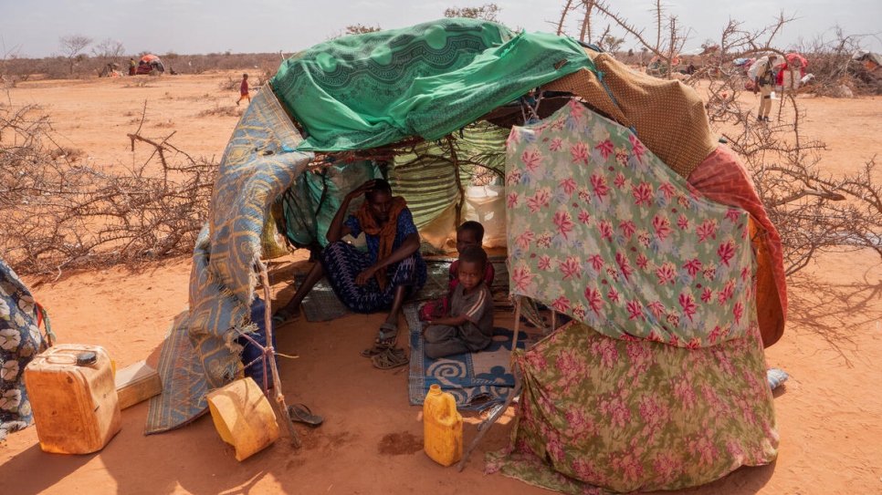 Por la escasez de fondos para la respuesta humanitaria, los sitios de desplazados internos suelen no contar con saneamiento ni albergues adecuados.