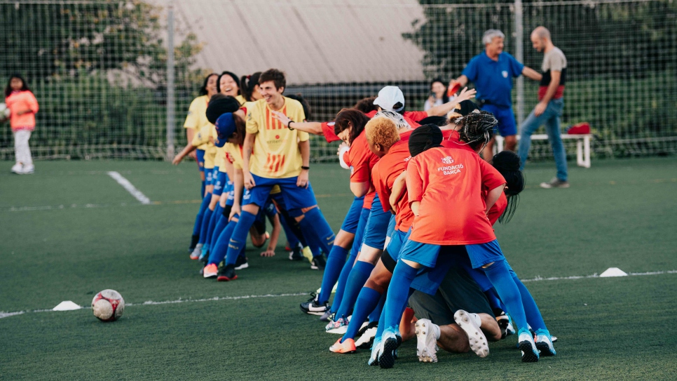 The A. E. Ramassà began its first training sessions in Barcelona in May 2021 and benefits from the support of the FC Barcelona Foundation to promote the integration of refugee women through football.