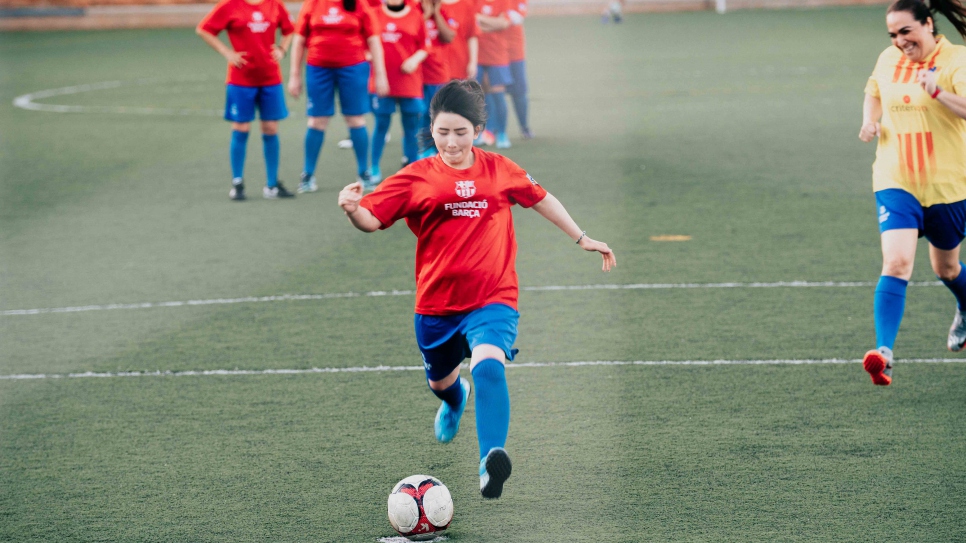 To celebrate International Day of the Girl, Aitana Bonmatí paid a visit to the women's team of A.E. Ramassà, a football club and NGO that promotes the integration of refugee, asylum-seeking and migrant women in Spain through sports.