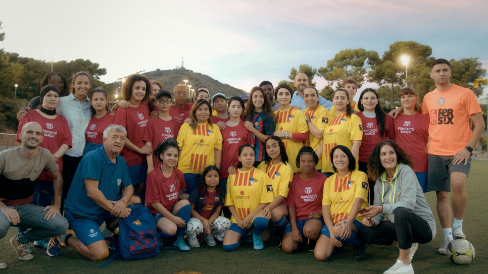 As part of the alliance between FC Barcelona and UNHCR, Aitana Bonmatí had a meeting with the inclusive women's team of A.E. Ramassà.