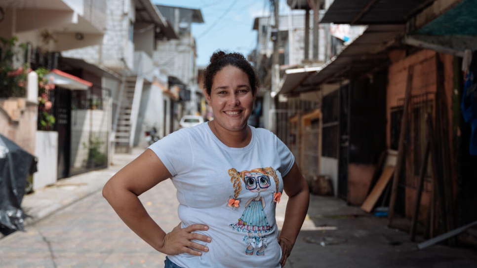 Desiree en el barrio de Juan Montalvo, en Guayaquil, la comunidad que le abrió a la puerta a ella su familia hace cuatro años.