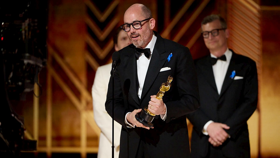 Edward Berger recibe el Óscar® a la mejor película internacional durante la transmisión en directo de la ABC de la edición 95 de los Óscar® en el Dolby® Theatre en el Ovation Hollywood, el domingo 12 de marzo de 2023.