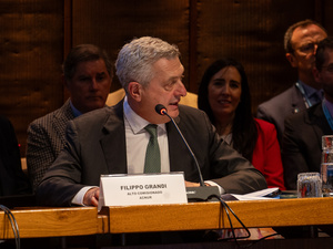 Filippo Grandi hablando durante la sesión.