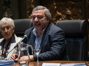 El intendente de Montevideo recordó a Belela Herrera y resaltó el aporte de las personas refugiadas y migrantes.