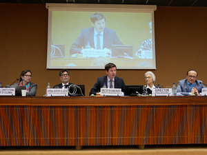 Panelistas durante el evento paralelo.