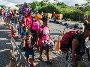 Más de cuatro millones de personas refugiadas y migrantes de Venezuela luchan por cubrir sus necesidades básicas en las Américas