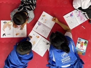 Las 3 agencias refuerzan su compromiso con la niñez refugiada y migrante en México gracias al acuerdo para estrechar la colaboración en educación, salud, protección y desarrollo comunitario.